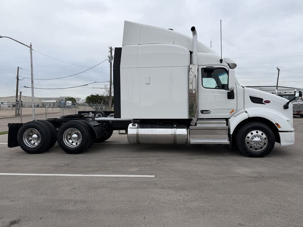 Used 2019 PETERBILT 579 image 8