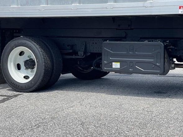 2024 Isuzu NRR image 20