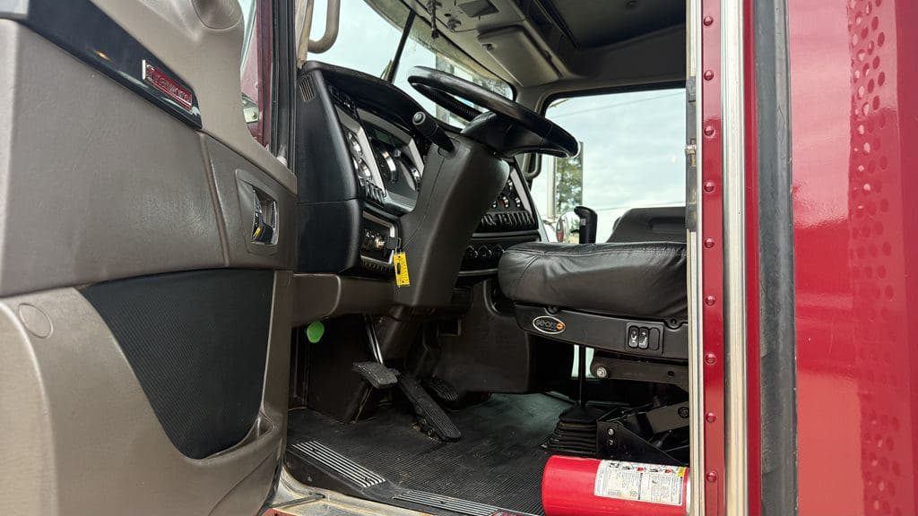 Used 2022 KENWORTH W900L image 12