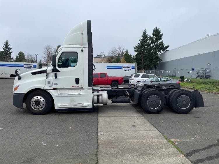 2019 Freightliner Cascadia 126 Day Cab Truck - 455HP, 12 Speed Automatic image 4