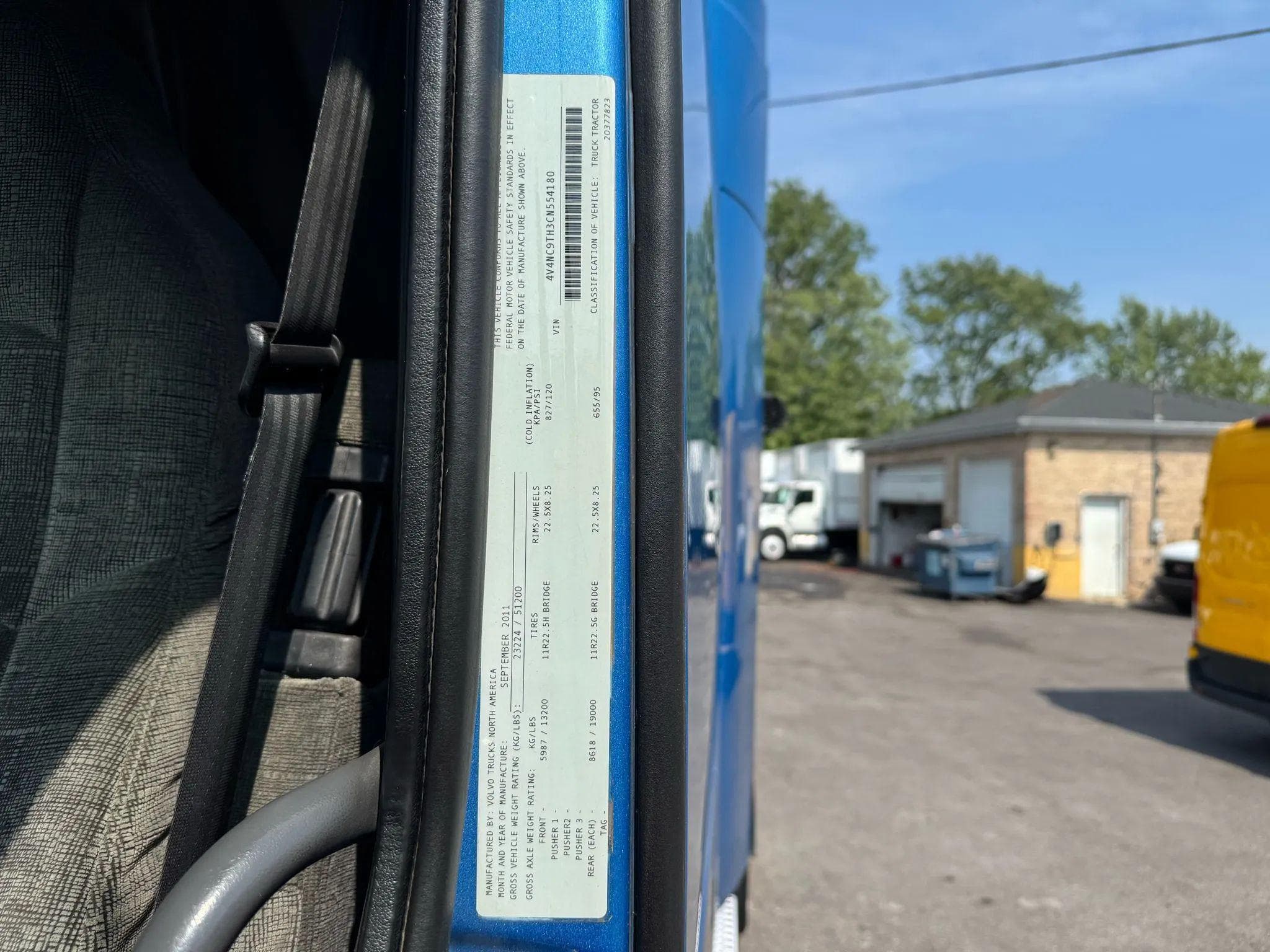 2012 Volvo VNL image 23