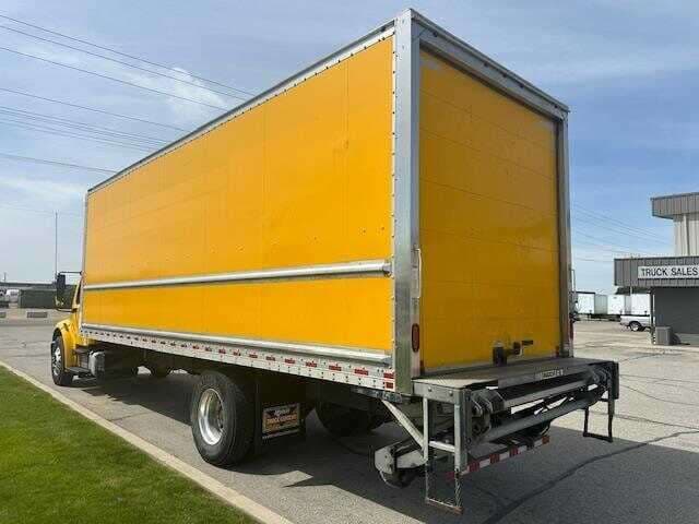 2020 Freightliner M2 image 7