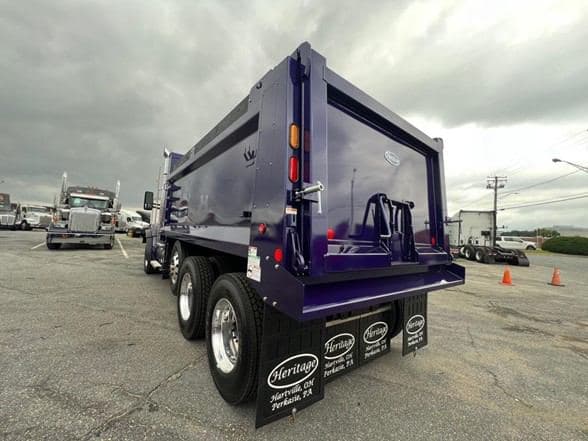 2025 Kenworth T880 image 13