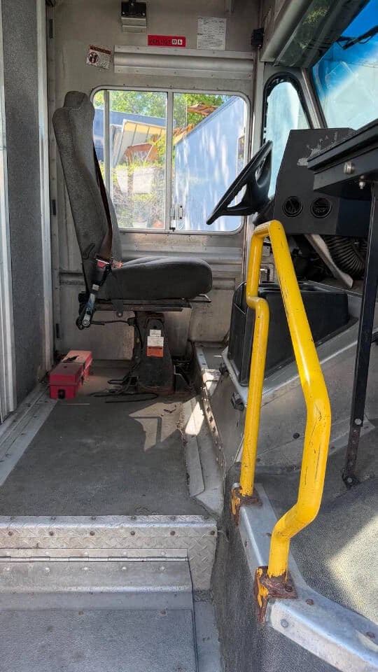 2014 Freightliner MT45 image 8