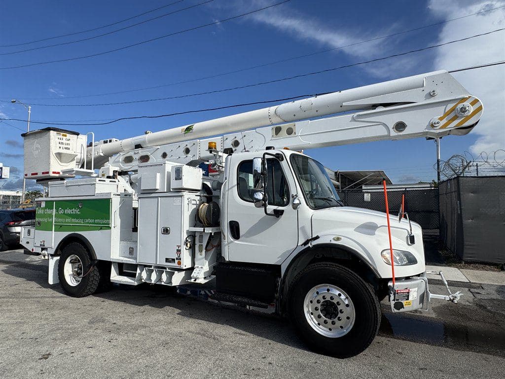 2018 Freightliner M2-106 image 20