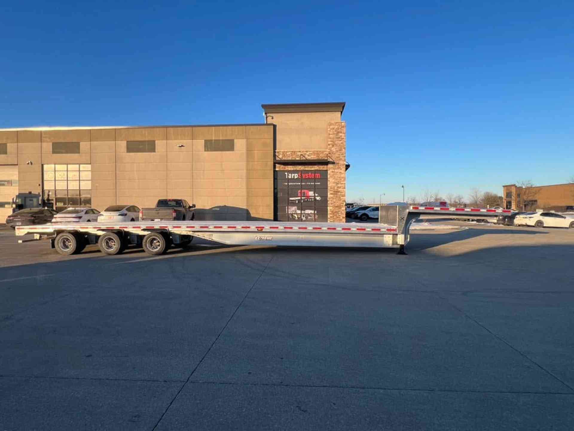 2027 Extreme XS70 Step Deck Tri Axle Low Pro R17.5 image 3