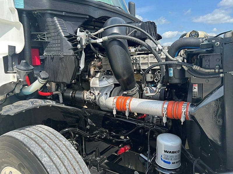2021 Freightliner Cascadia 126 image 11
