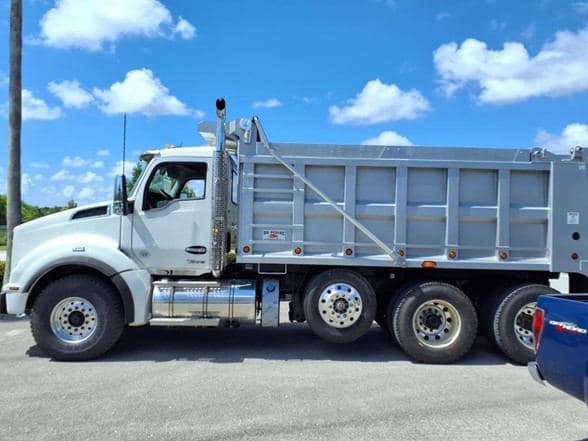 2025 Kenworth T880 image 4