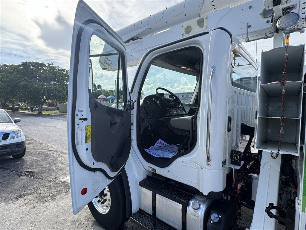 2018 Freightliner M2-106 image 62