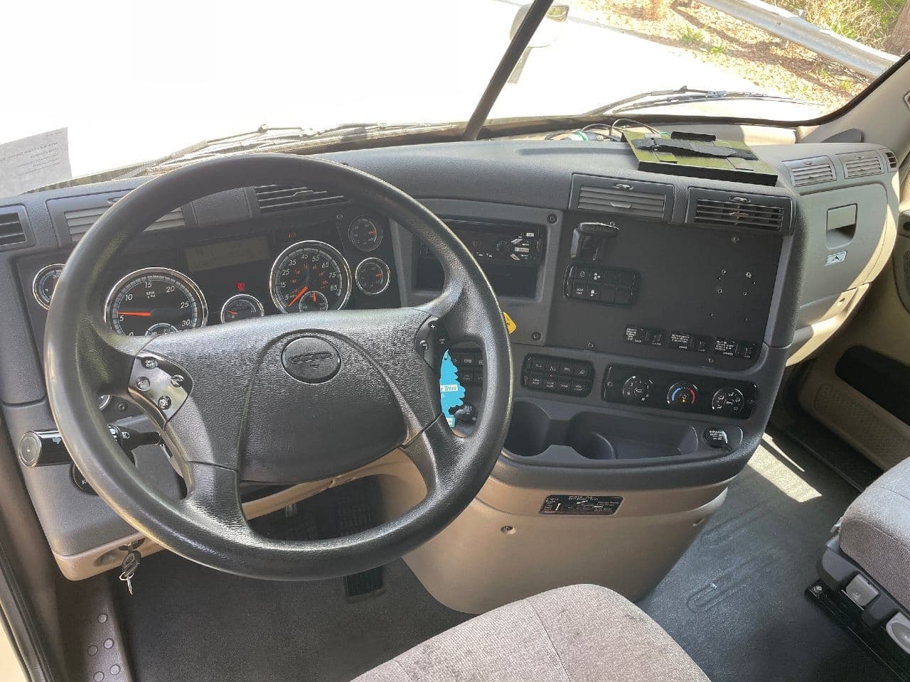 2020 Freightliner Cascadia image 21