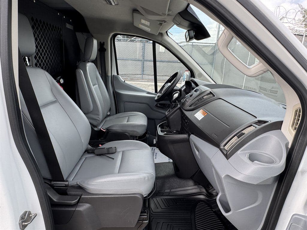 2017 Ford Transit Cargo image 40