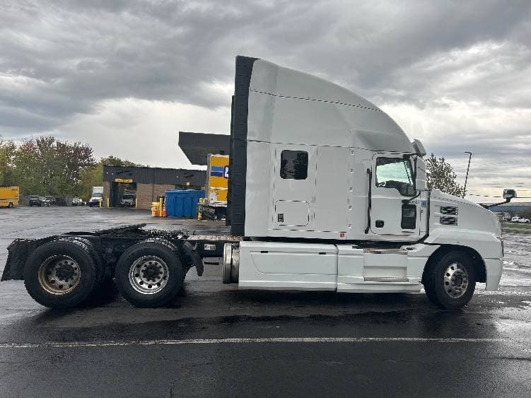 2022 Mack Anthem Sleeper Semi Truck - 70" Integral Sleeper, MP8 445HP, 12 Speed Automatic image 1