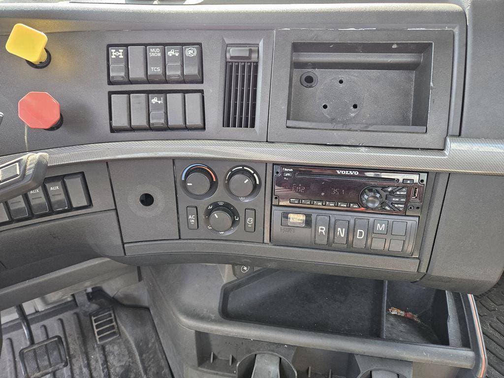 2019 Volvo VNR image 11