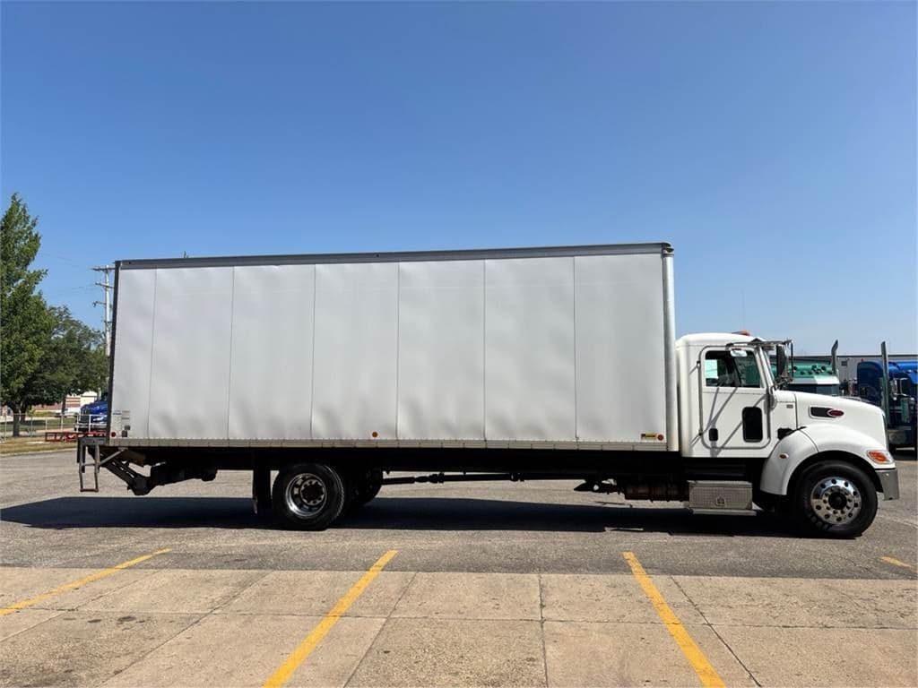 2019 Peterbilt 337 image 7