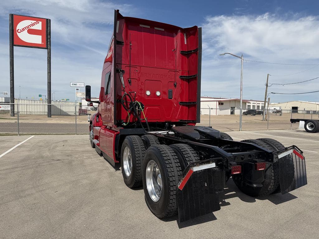 Used 2021 INTERNATIONAL LT625 image 17