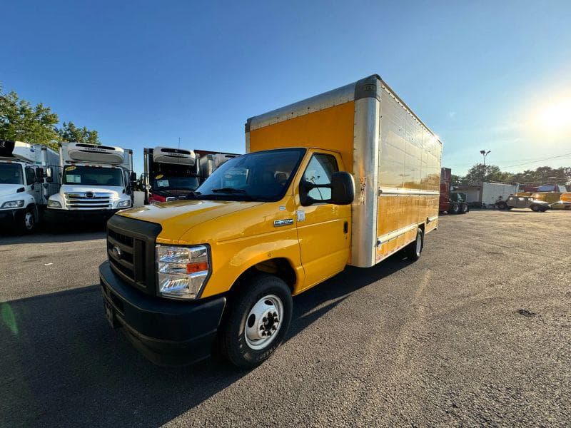 2022 Ford CF8000 image 3