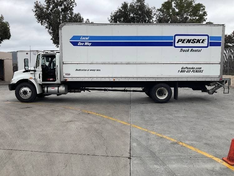 2022 International MV607 Box Truck - 220HP, 6 Speed Automatic, Roll up Door image 4