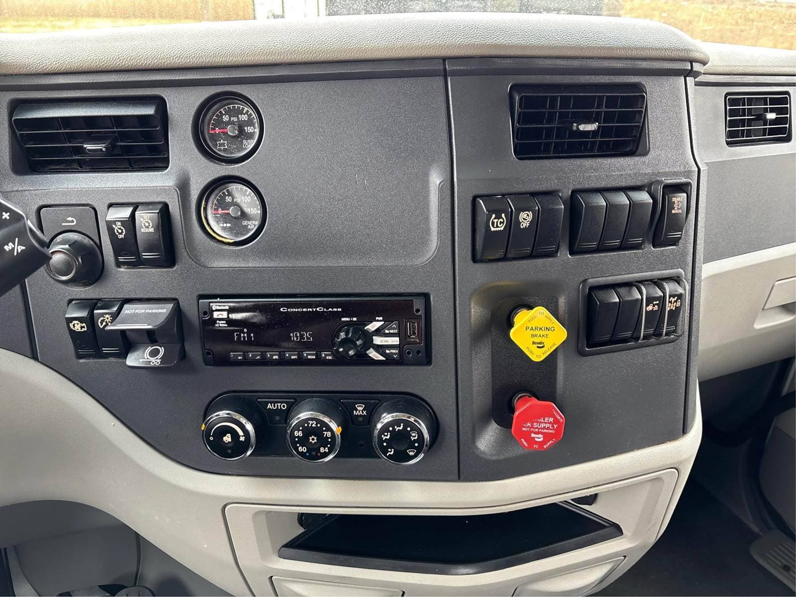 2020 Peterbilt 579 image 11
