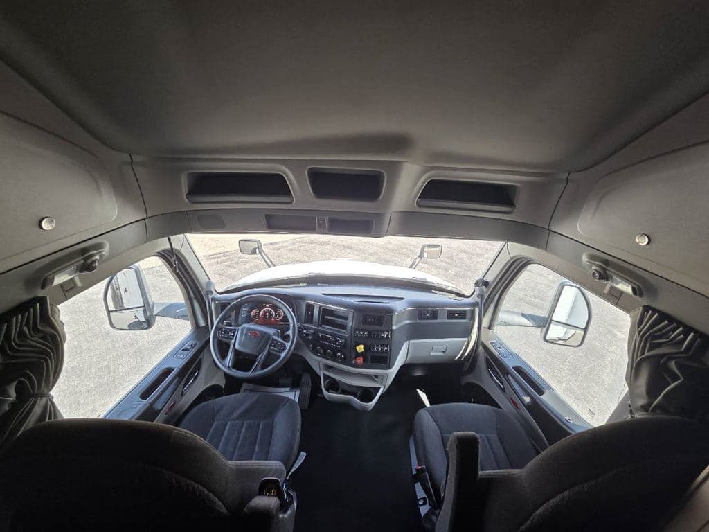 Used 2023 PETERBILT 579 image 15