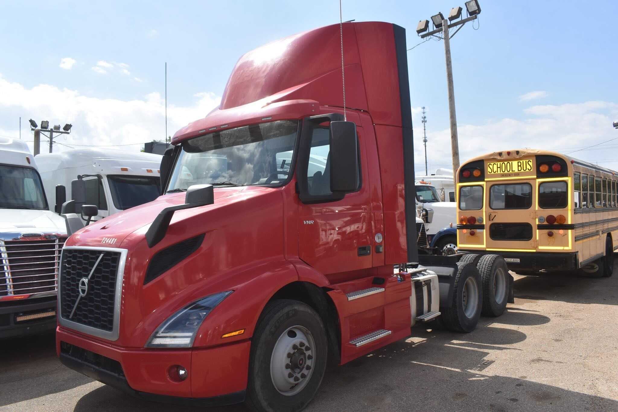 2020 Volvo VNR640 image 3