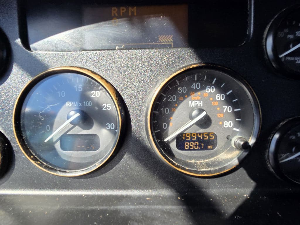 Used 2020 PETERBILT 330 image 26