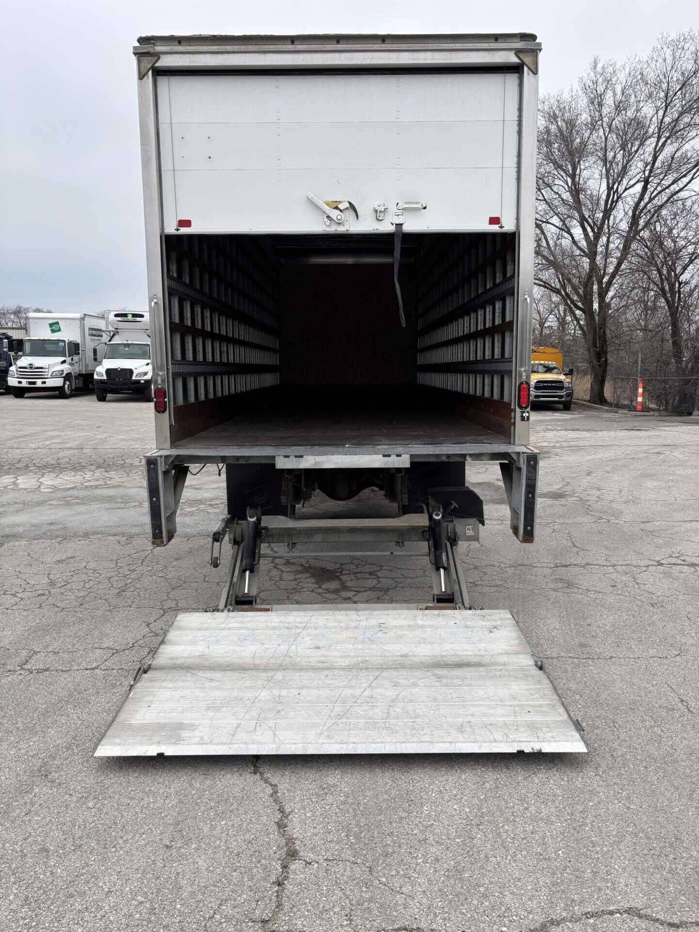 2022 Freightliner M2 image 11