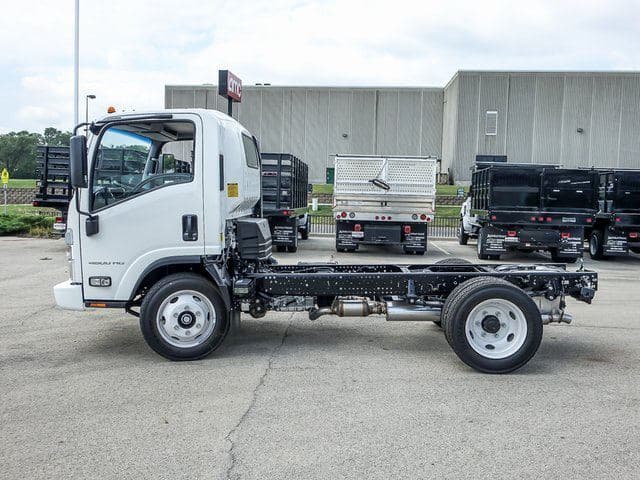 2025 Chevrolet 4500 HG LCF Gas Work Truck 109" Wheelbase Cab Chassis image 6