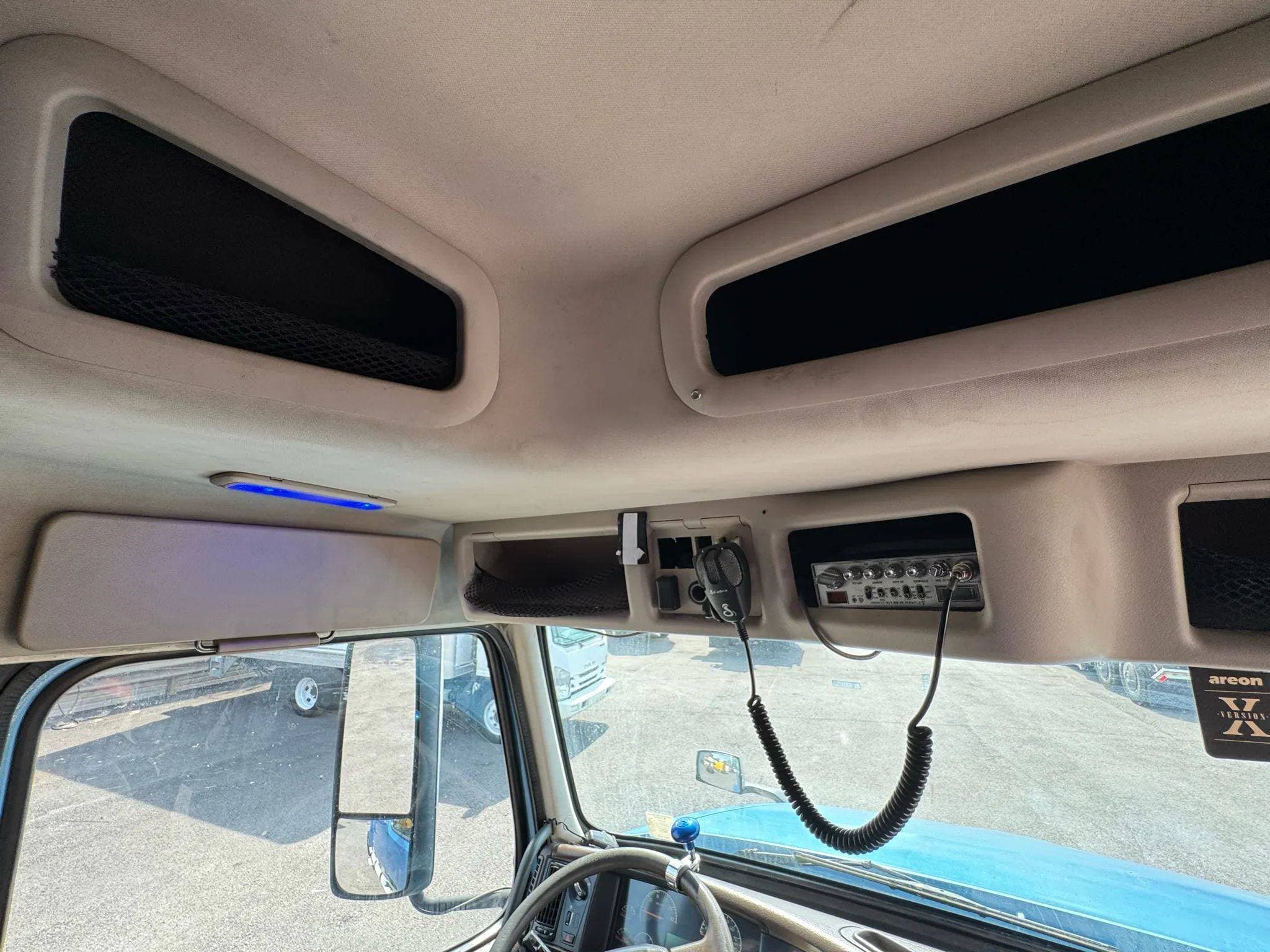 2012 Volvo VNL image 8