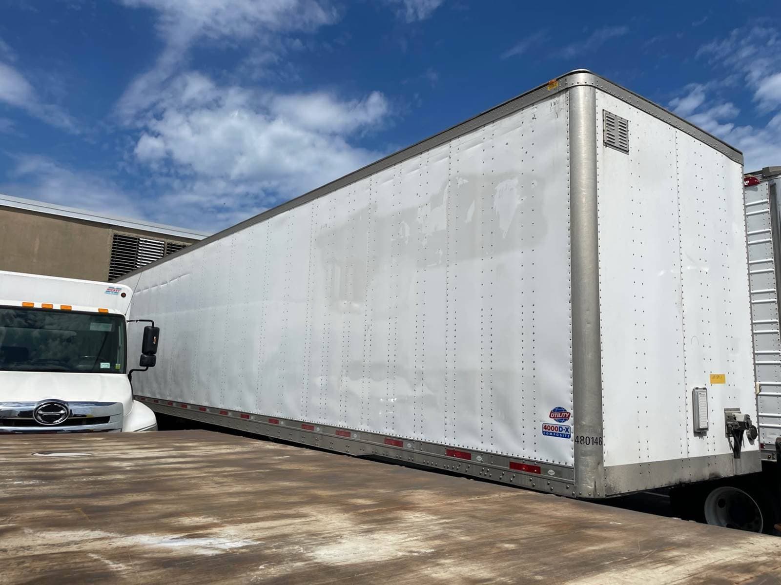2013 Utility 4000D-X image 2