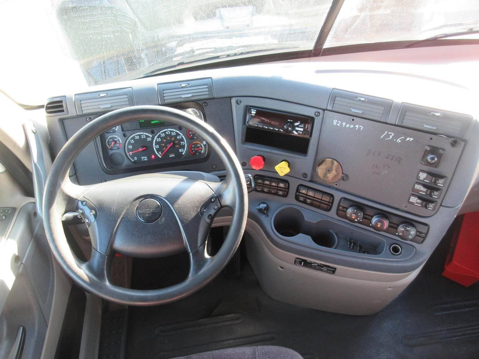 2018 Freightliner Cascadia 113 image 26