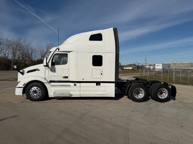 2023 Peterbilt 579 image 5