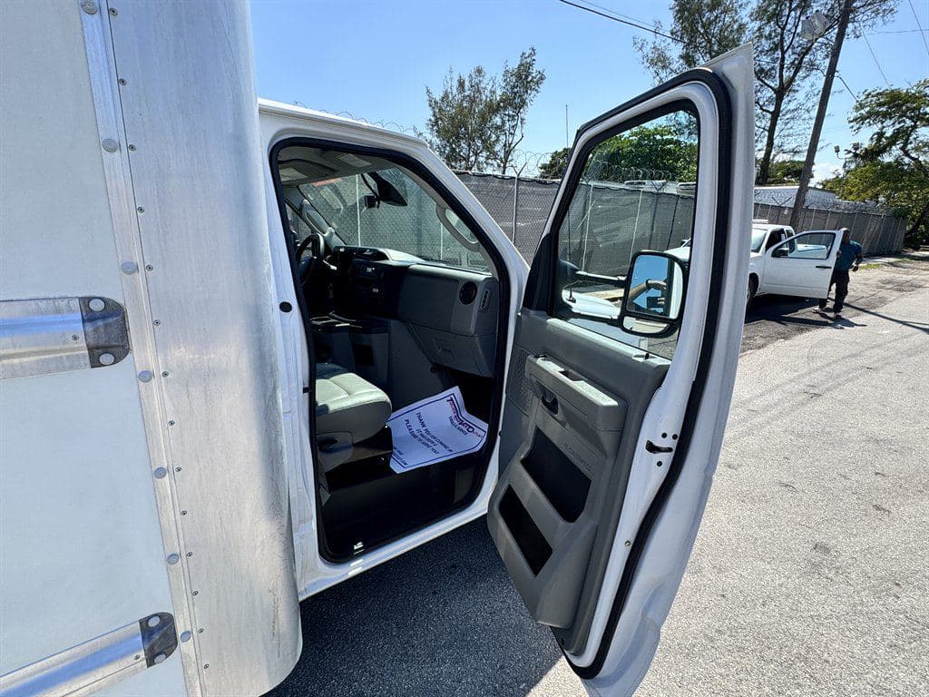 2022 Ford Commercial Vans image 34