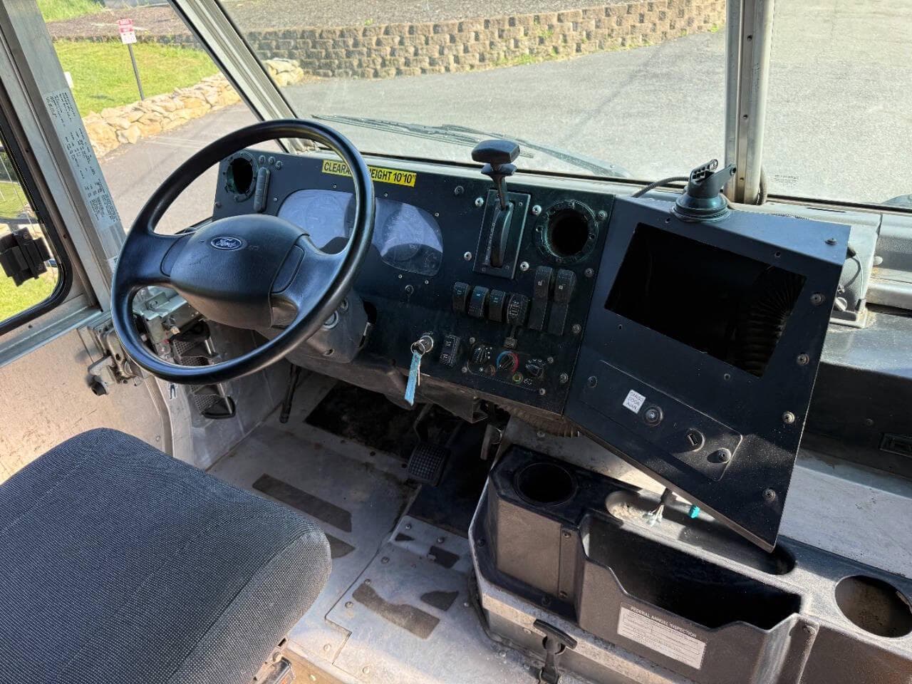 2019 Ford Stripped Chassis image 14