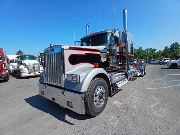 2025 Kenworth W9 Series image 1