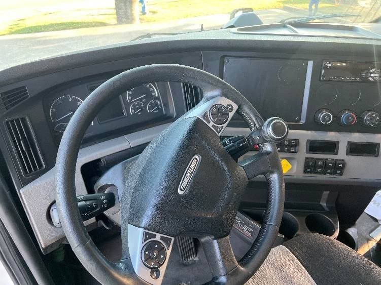 2019 Freightliner Cascadia 126 Day Cab Truck - 435HP, 12 Speed Automatic image 10