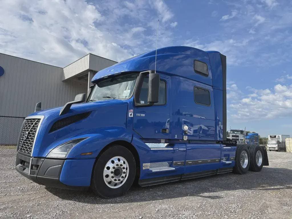 2022 Volvo VNL image 1