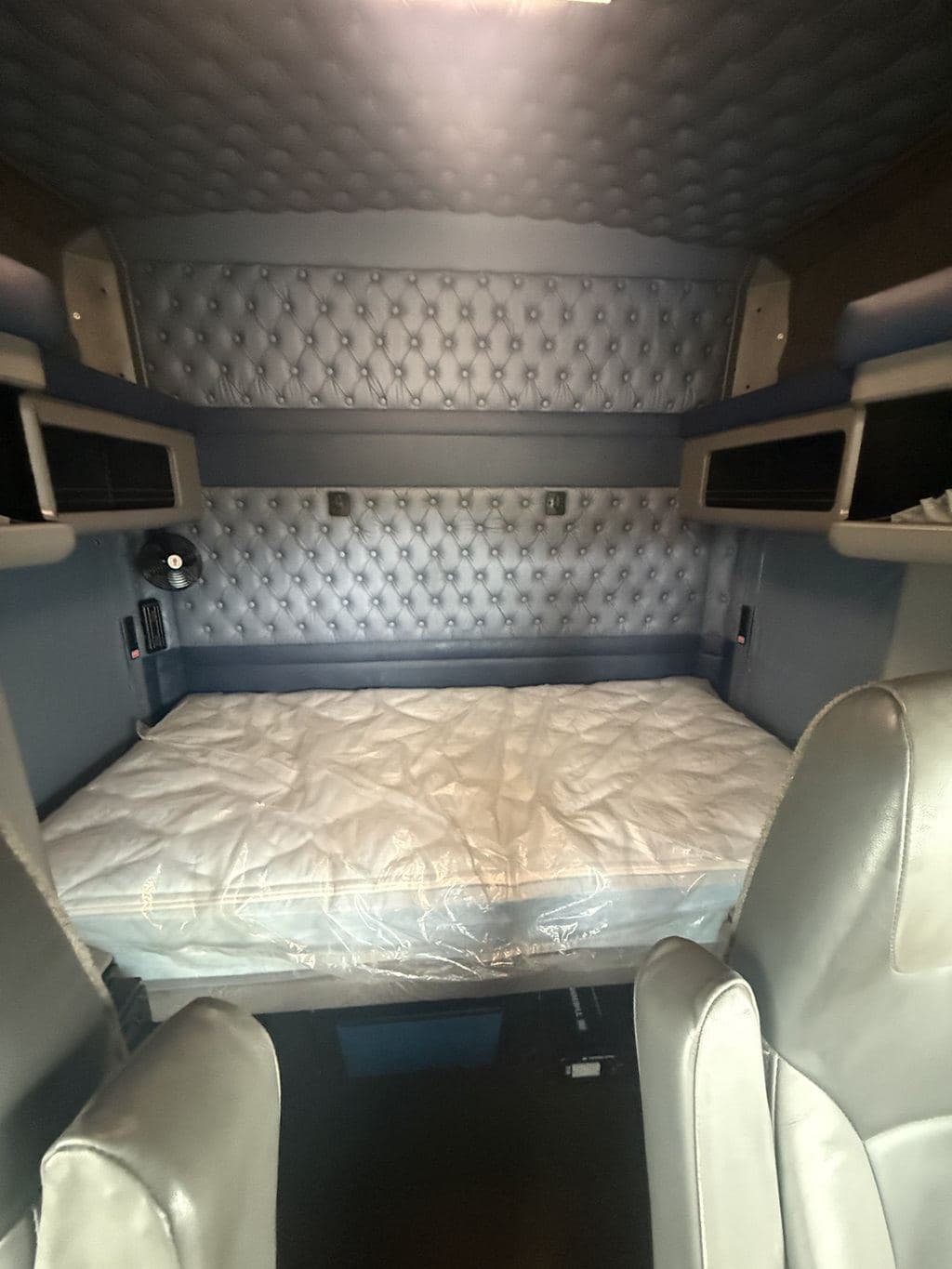 Used 2023 KENWORTH W900L image 26