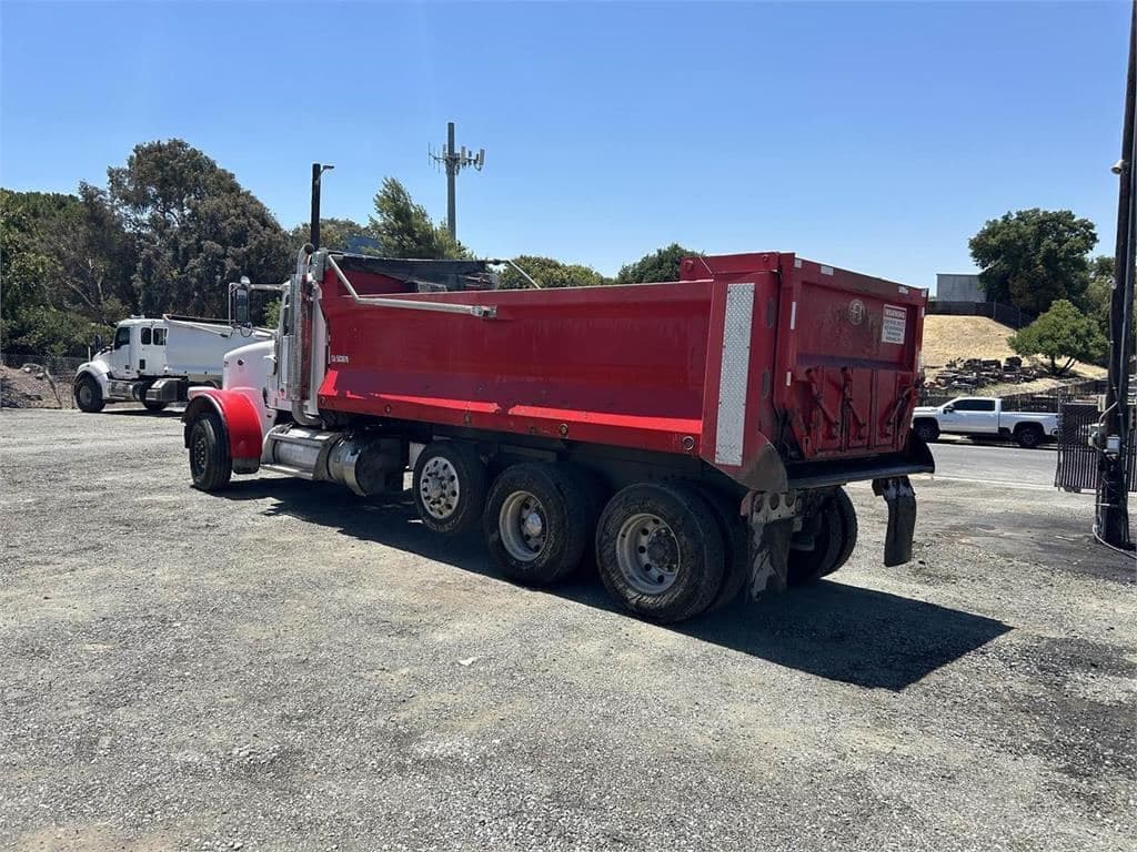 2019 Peterbilt 367 image 3