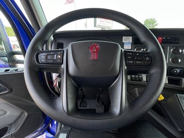 2025 Kenworth T880 image 16