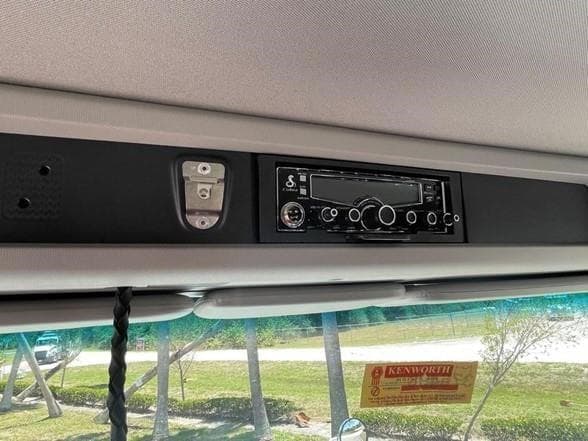 2025 Kenworth T880 image 21