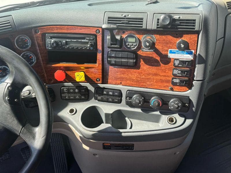 2016 Freightliner Cascadia image 30