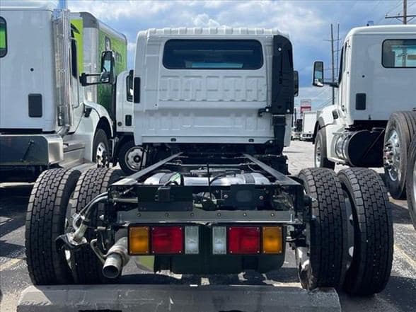 2025 Isuzu NRR image 5