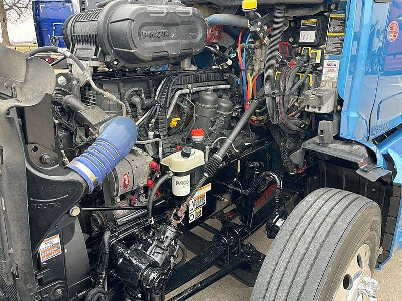 2023 Peterbilt 579 image 6