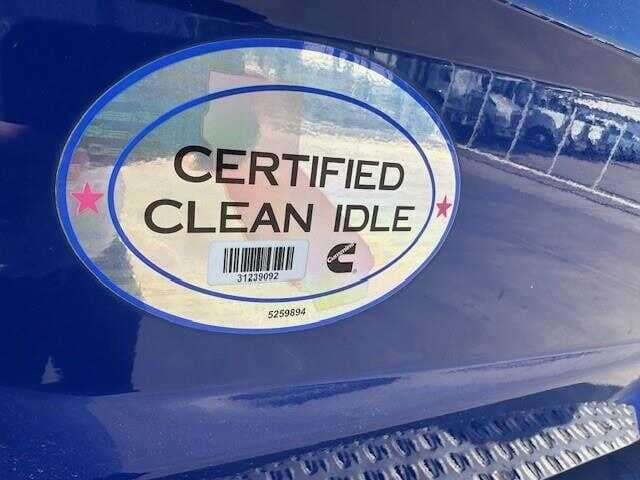 2022 Peterbilt 579 image 3