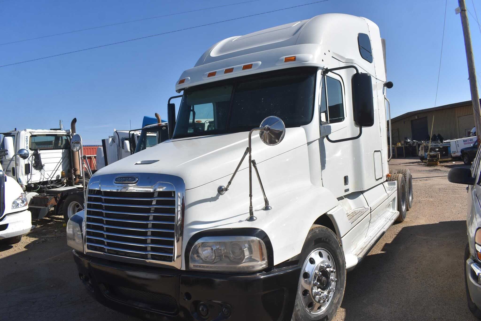 2010 Freightliner CST120 image 1