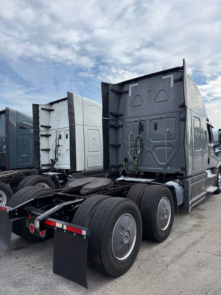 2024 Freightliner Cascadia image 5