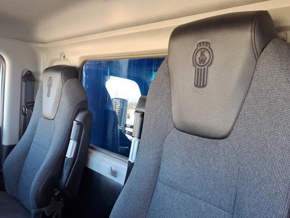 2023 Kenworth T880 image 9