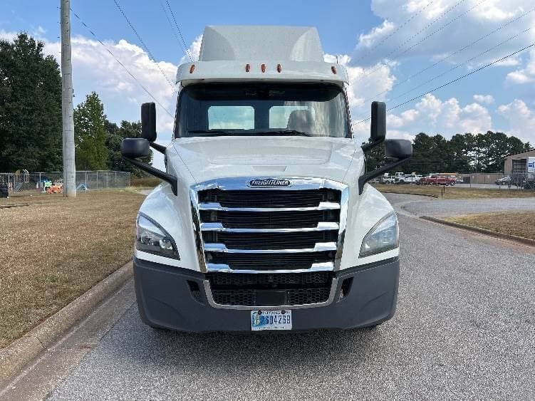 2018 Freightliner Cascadia image 1