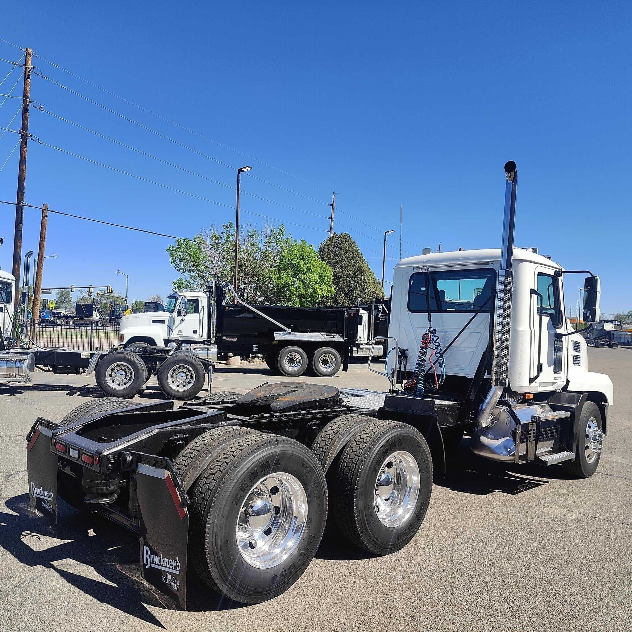 Used 2022 MACK ANTHEM Conventional - Day Cab image 5