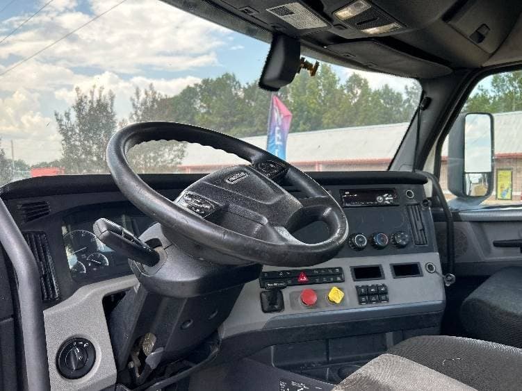 2018 Freightliner Cascadia image 8